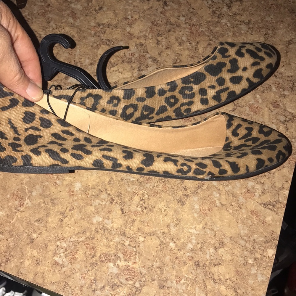 NWT Women’s Canvas Flats - Picture 4 of 6